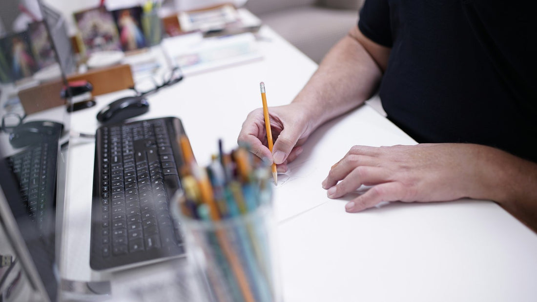 Person running a time management audit to see where their day actually goes